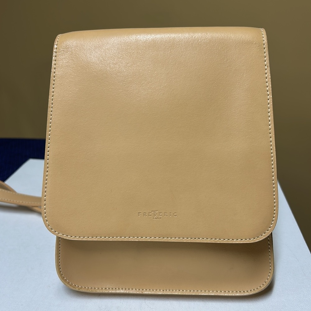 Frederic T Paris Tan Crossbody Shoulder Bag Casual Travel Handbag Adjustable